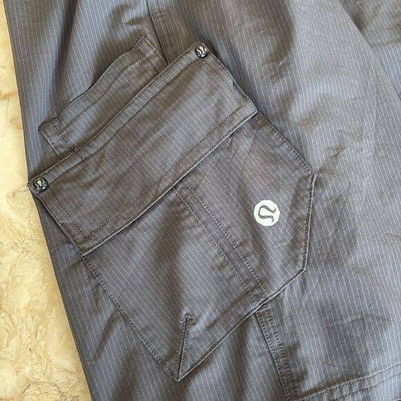 Lululemon Bermuda Shorts Wet Dry Warm Slate Grey Cargo Pockets - Picture 9 of 13